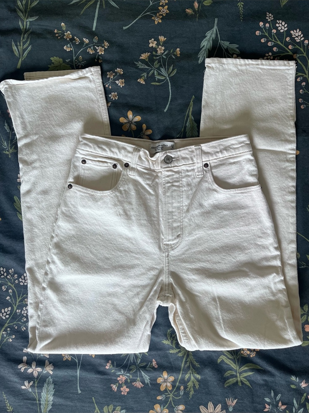 Abercrombie & Fitch 90s Straight Ultra High Rise 4S / 27”